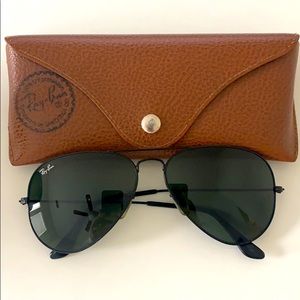 Ray-Bans - Black Aviator